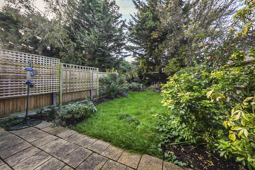 Spinney Close, New Malden, KT3 3 bed end of terrace house for sale £