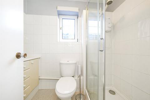 17 Spinney Close, New Malden, KT3 5BQ