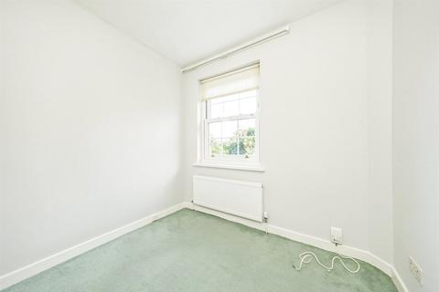 17 Spinney Close, New Malden, KT3 5BQ