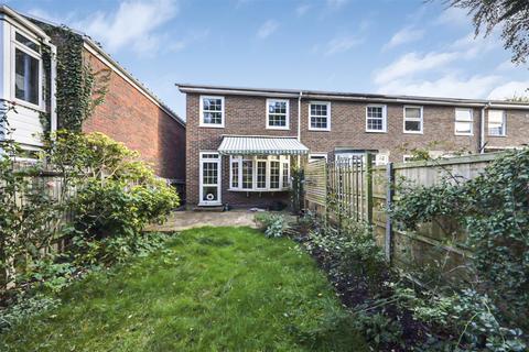 17 Spinney Close, New Malden, KT3 5BQ