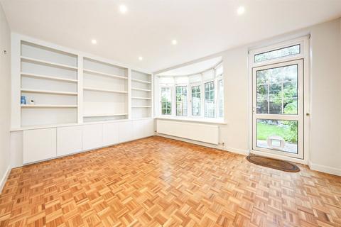 17 Spinney Close, New Malden, KT3 5BQ