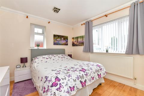 2 bedroom detached bungalow for sale - Church Lane, Seasalter, Whitstable, Kent