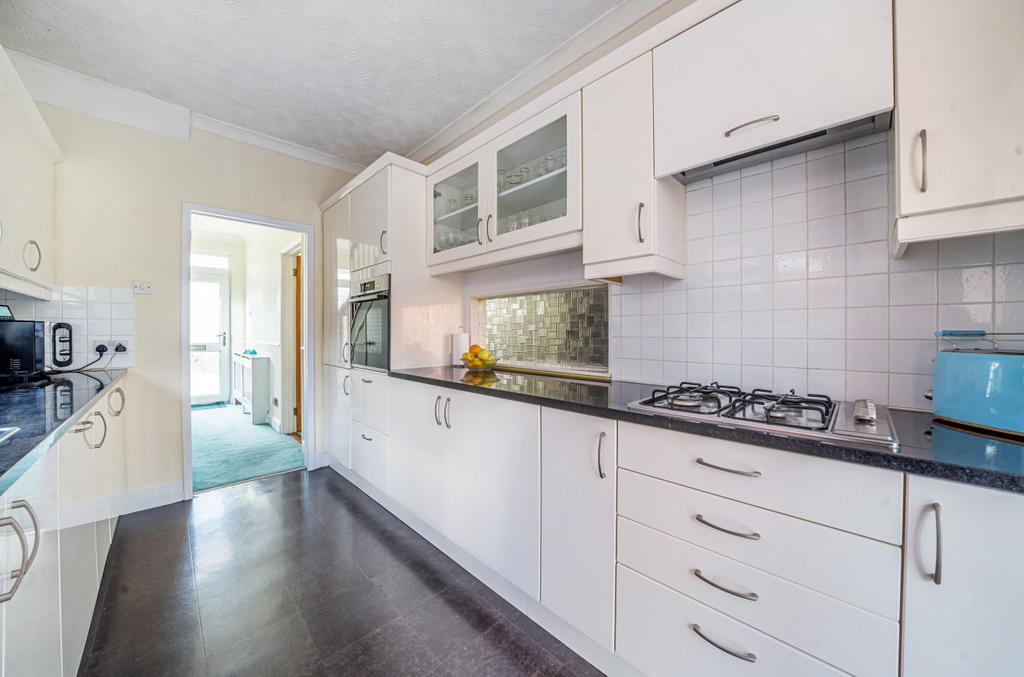 Passfield Avenue, Eastleigh, Hampshire, SO50 3 bed semidetached house for sale £375,000