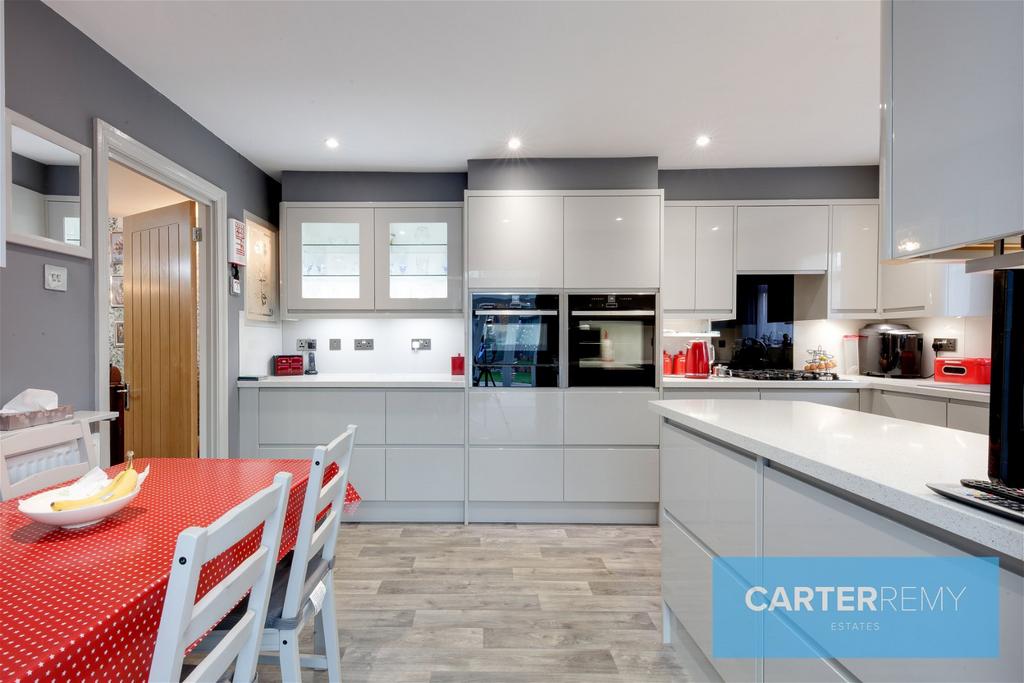 Lodge Lane, Grays, RM16 5 bed semidetached house for sale £625,000