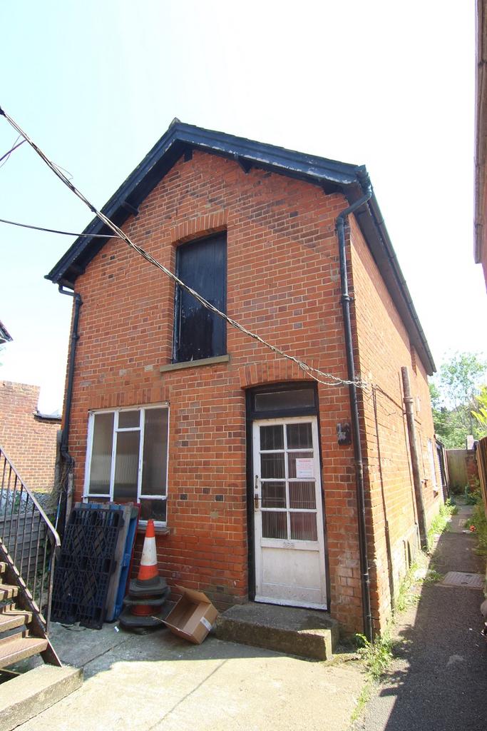 26b Barkham Road, Wokingham, Berkshire Detached house for sale £200,000