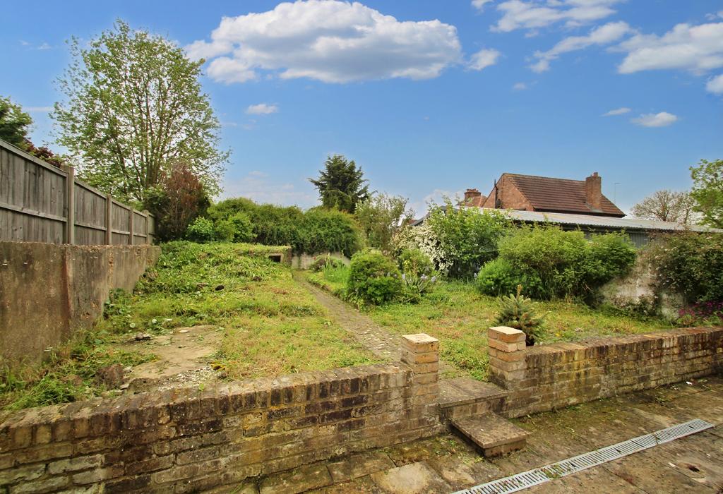 Walford Road, Uxbridge, Greater London 2 bed detached bungalow £1,900 pcm (£438 pw)