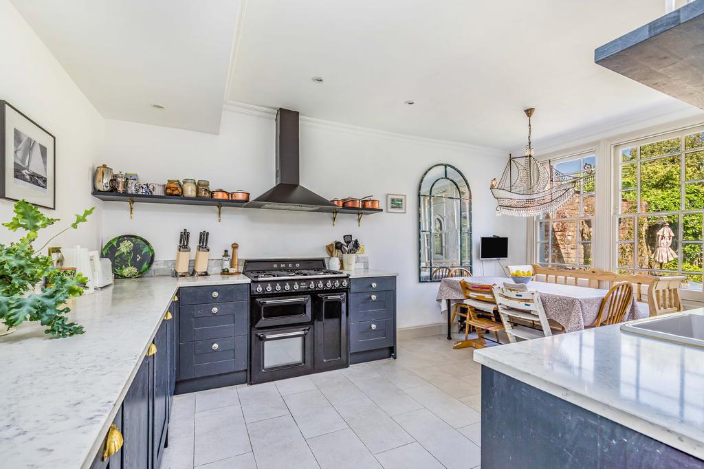 Westgate, Chichester, PO19 5 bed house for sale £825,000