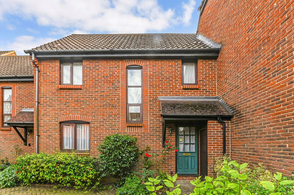 Walk, Chichester, PO19 2 bed terraced house for sale £375,000