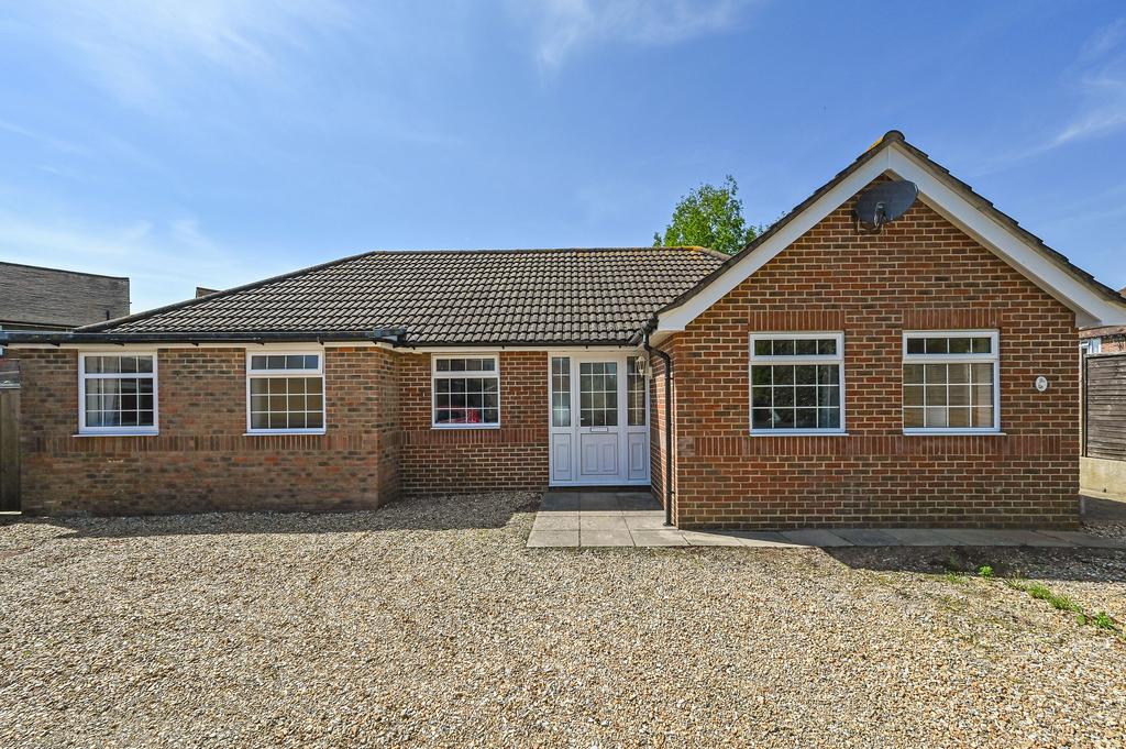Cherry Orchard Road, Chichester, PO19 4 bed bungalow for sale £500,000