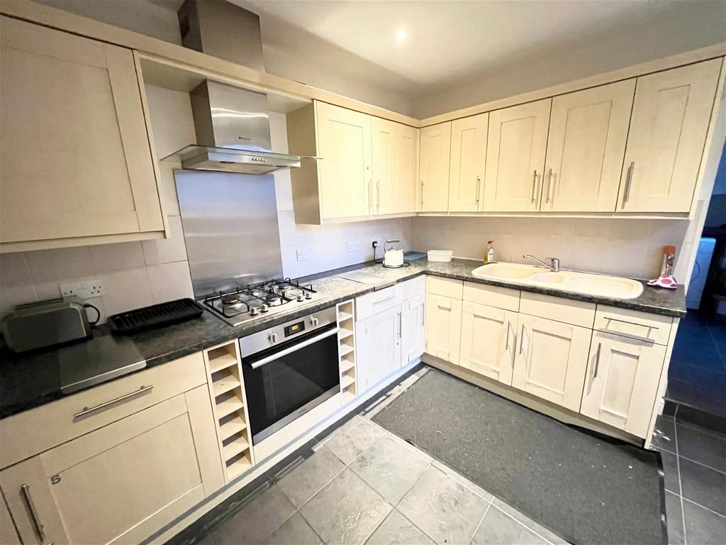 Warren Road Torquay 6 bed terraced house for sale £249,950
