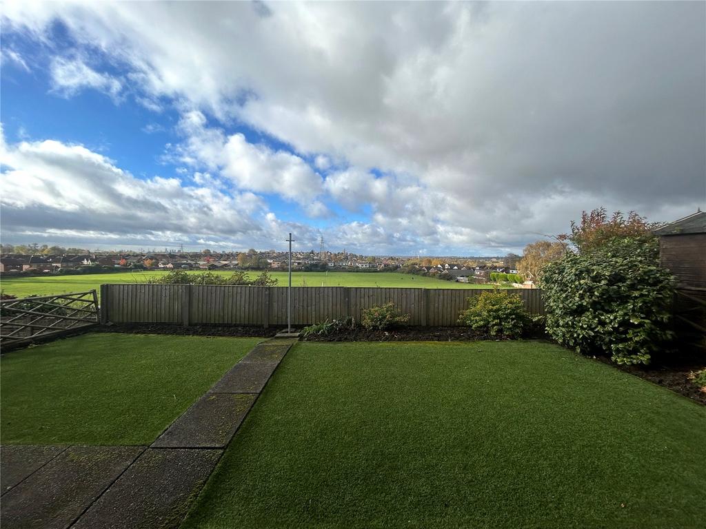 Norwich Avenue, Chadderton, Oldham... 3 bed detached house £250,000