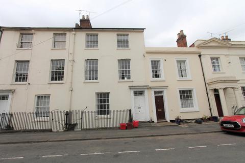 4 bedroom flat to rent, George Street, Leamington Spa, CV31