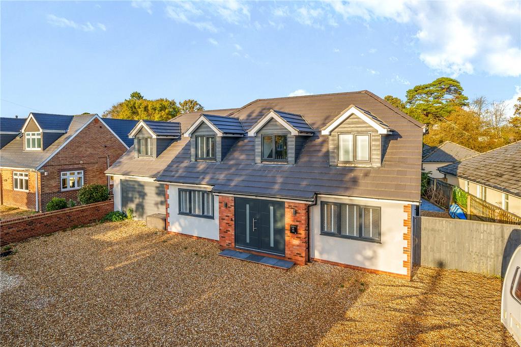 Everton Road, Hordle, Lymington, Hampshire, SO41 5 bed detached house