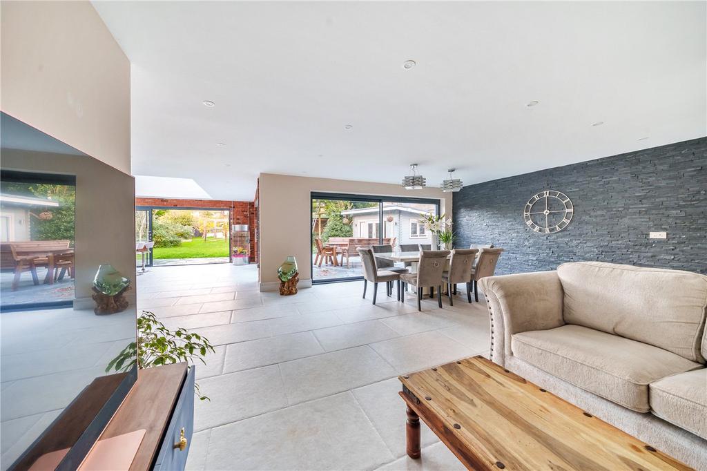 Everton Road, Hordle, Lymington, Hampshire, SO41 5 bed detached house for sale £950,000