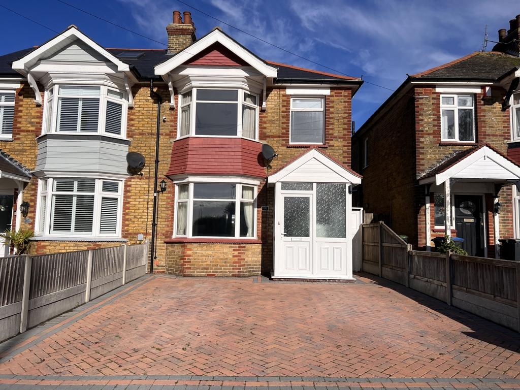 Montefiore Avenue Ramsgate CT11 3 bed semidetached house to rent £