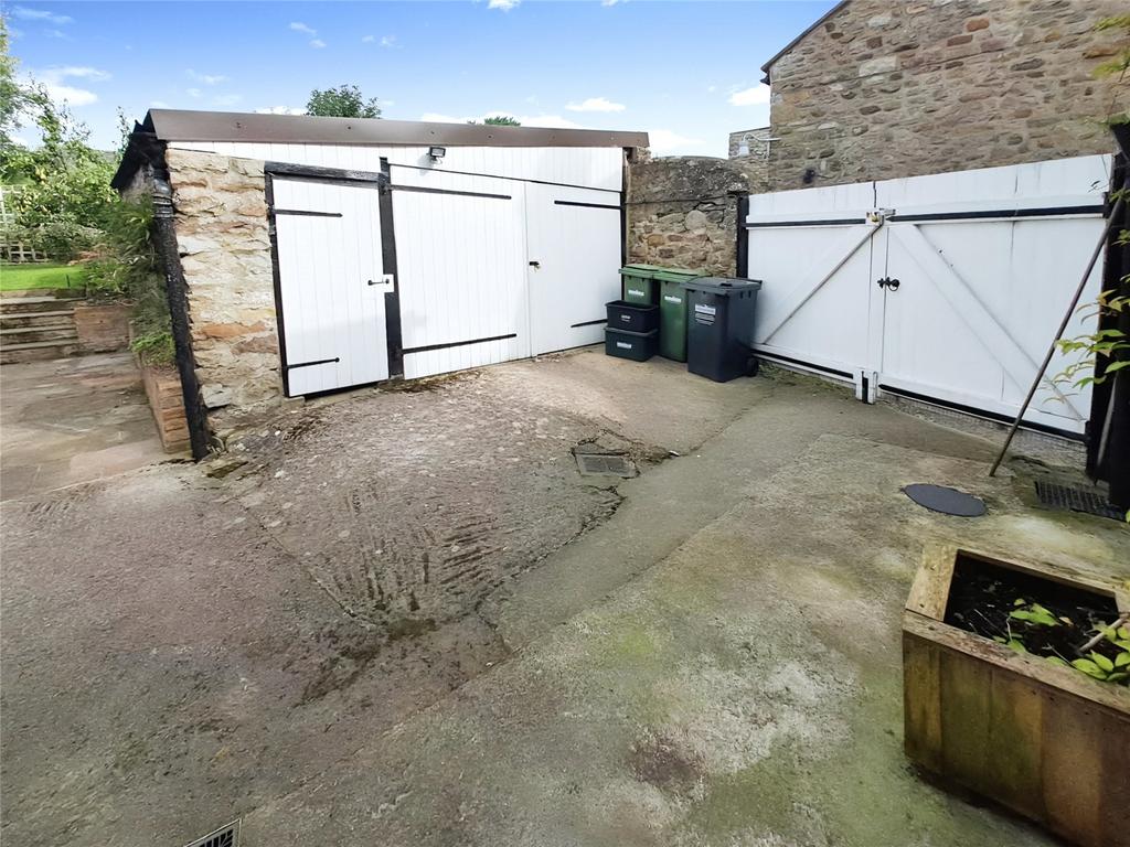 South View, Hunton, Bedale, North Yorkshire, DL8 2 bed semidetached house for sale £300,000