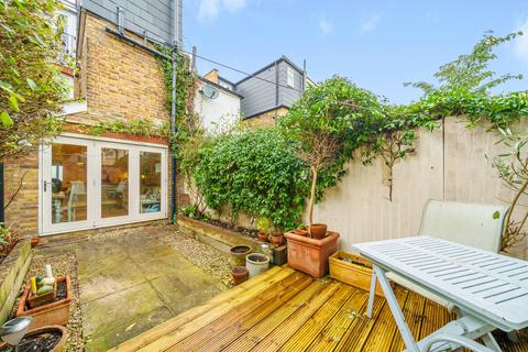 46 Queens Road, Thames Ditton, KT7 0QX