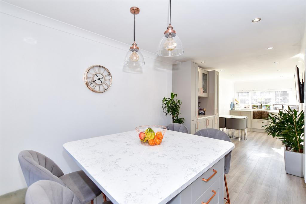 Kitchen/Breakfast Area