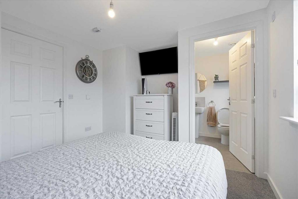 Bedroom One (3)