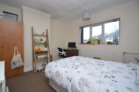 6 bedroom end of terrace house to rent, Langdale Avenue, Headingley LS6