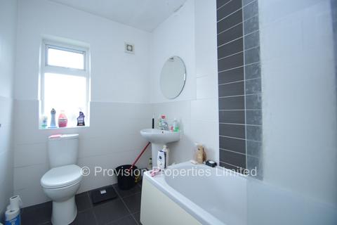 6 bedroom end of terrace house to rent, Langdale Avenue, Headingley LS6