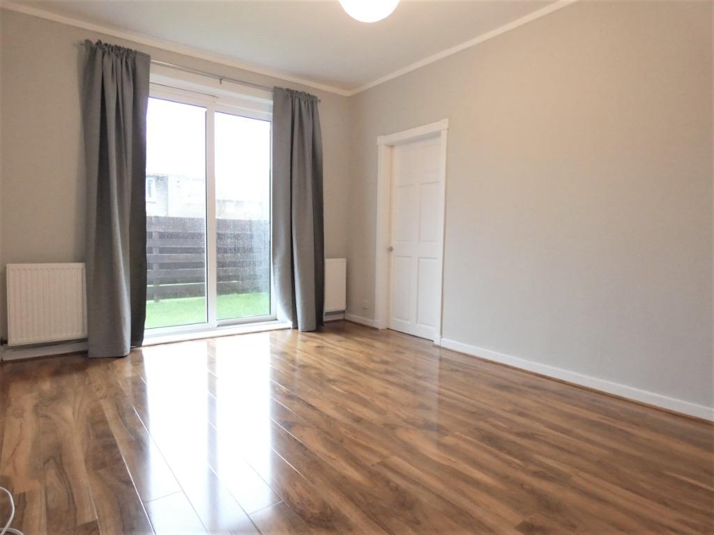 Colinton Mains Crescent, Colinton... 3 bed flat £1,250 pcm (£288 pw)