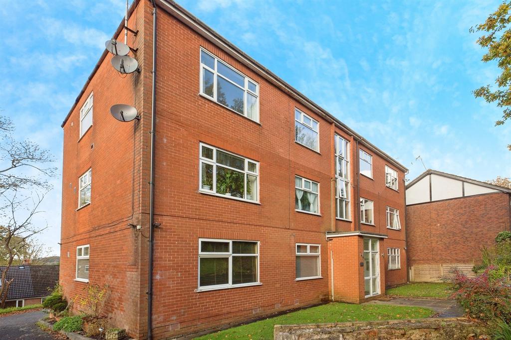 Lowther Close, Prestwich, Manchester, M25 2 bed apartment £800 pcm (£
