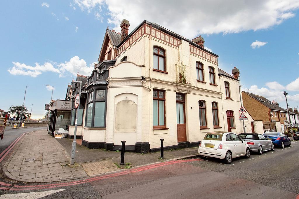 Hook Road, Surbiton, KT6 3 bed property for sale £2,000,000