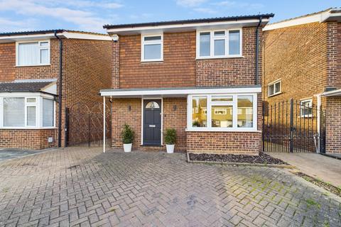 62 Randolph Close, Bexleyheath, DA7 6HY