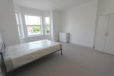 4 bedroom flat to rent, Warwick Road, Kenilworth, CV8