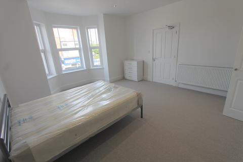 4 bedroom flat to rent, Warwick Road, Kenilworth, CV8