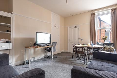 5 bedroom maisonette to rent, Buston Terrace, Newcastle Upon Tyne NE2