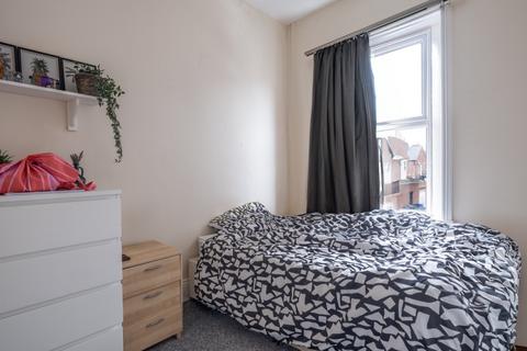 5 bedroom maisonette to rent, Buston Terrace, Newcastle Upon Tyne NE2