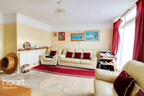 3 bedroom terraced house for sale, Birch Close, London