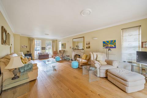 5 Reed Place, West Byfleet, KT14 6AX