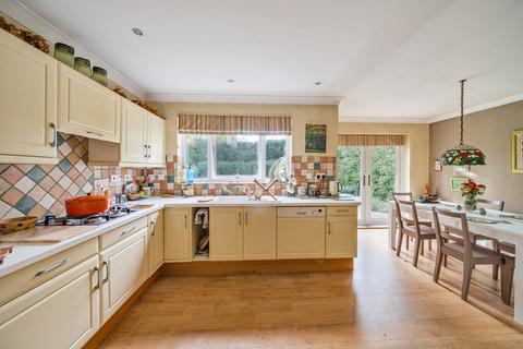 5 Reed Place, West Byfleet, KT14 6AX