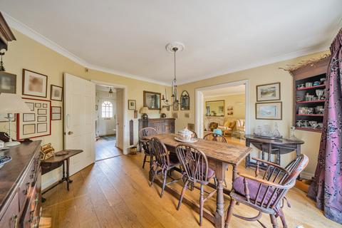 5 Reed Place, West Byfleet, KT14 6AX