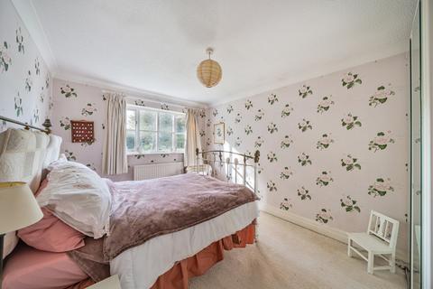 5 Reed Place, West Byfleet, KT14 6AX