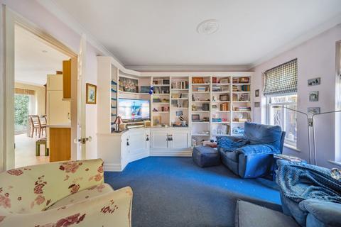 5 Reed Place, West Byfleet, KT14 6AX