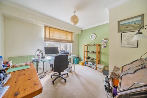 5 Reed Place, West Byfleet, KT14 6AX