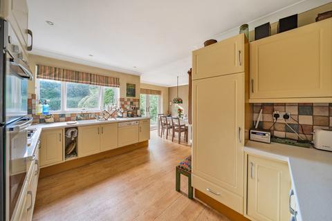 5 Reed Place, West Byfleet, KT14 6AX