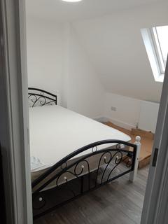 2 bedroom flat to rent - Hayes , UB3