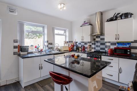 2 bedroom terraced house for sale - Warwick Crescent, Hayes UB4