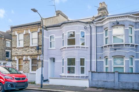 4 bedroom end of terrace house to rent - Everington Street London W6