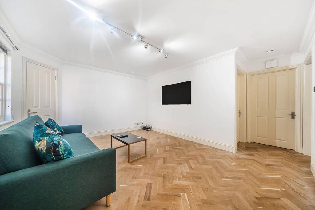 Mulberry Close, Watford, WD17 2 bed flat £1,650 pcm (£381 pw)