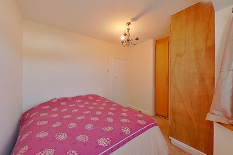 5 Fairholme Crescent, Hayes, UB4 8QS