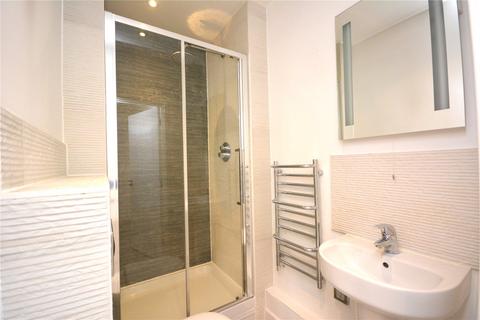 2 bedroom apartment to rent, New London Road, CM2