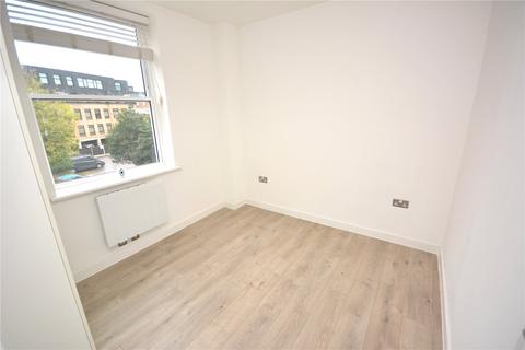 2 bedroom apartment to rent, New London Road, CM2