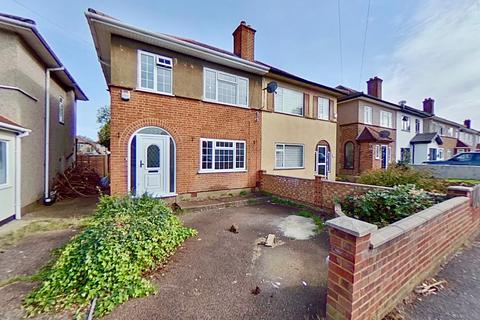 3 bedroom semi-detached house to rent - Lansbury Drive, Hayes UB4