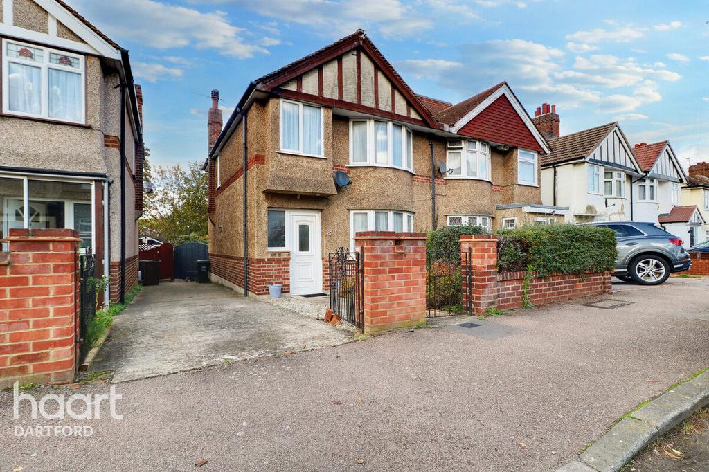 Brent Close, Dartford 3 bed semidetached house for sale £400,000